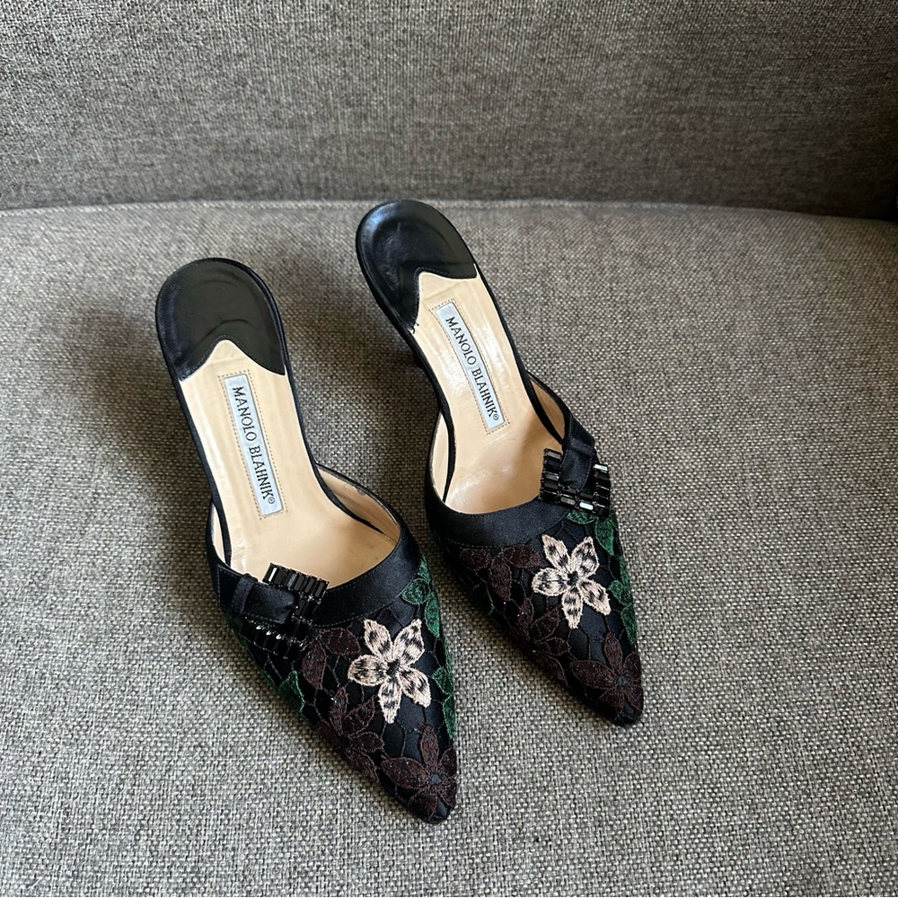 Vintage Manolo Blahnik embroidered floral heels